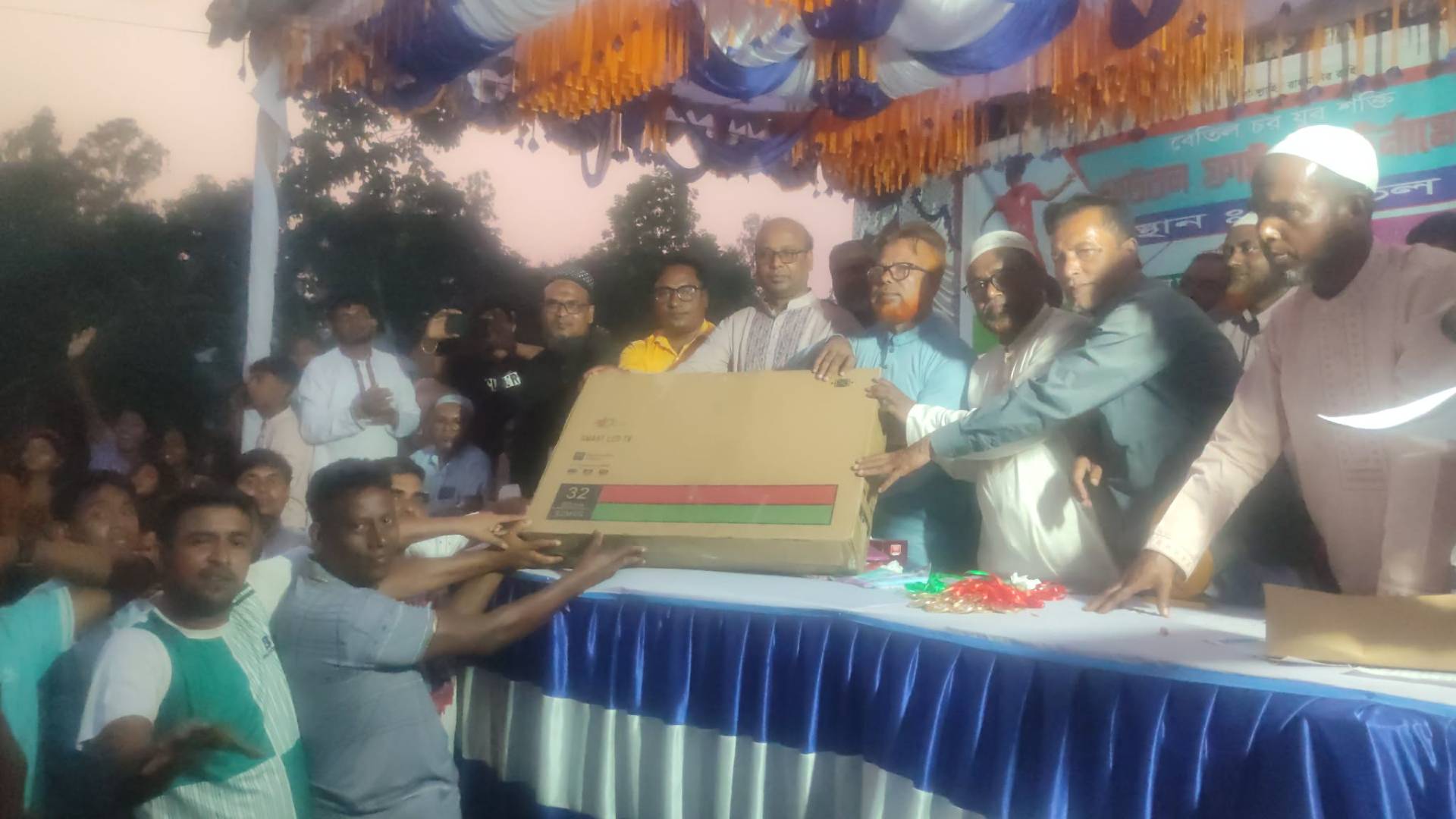বেতিল চর যুব শক্তির আয়োজন ফুটবল টুর্নামেন্টে ফাইনাল খেলা অনুষ্ঠিত হয়েছে।