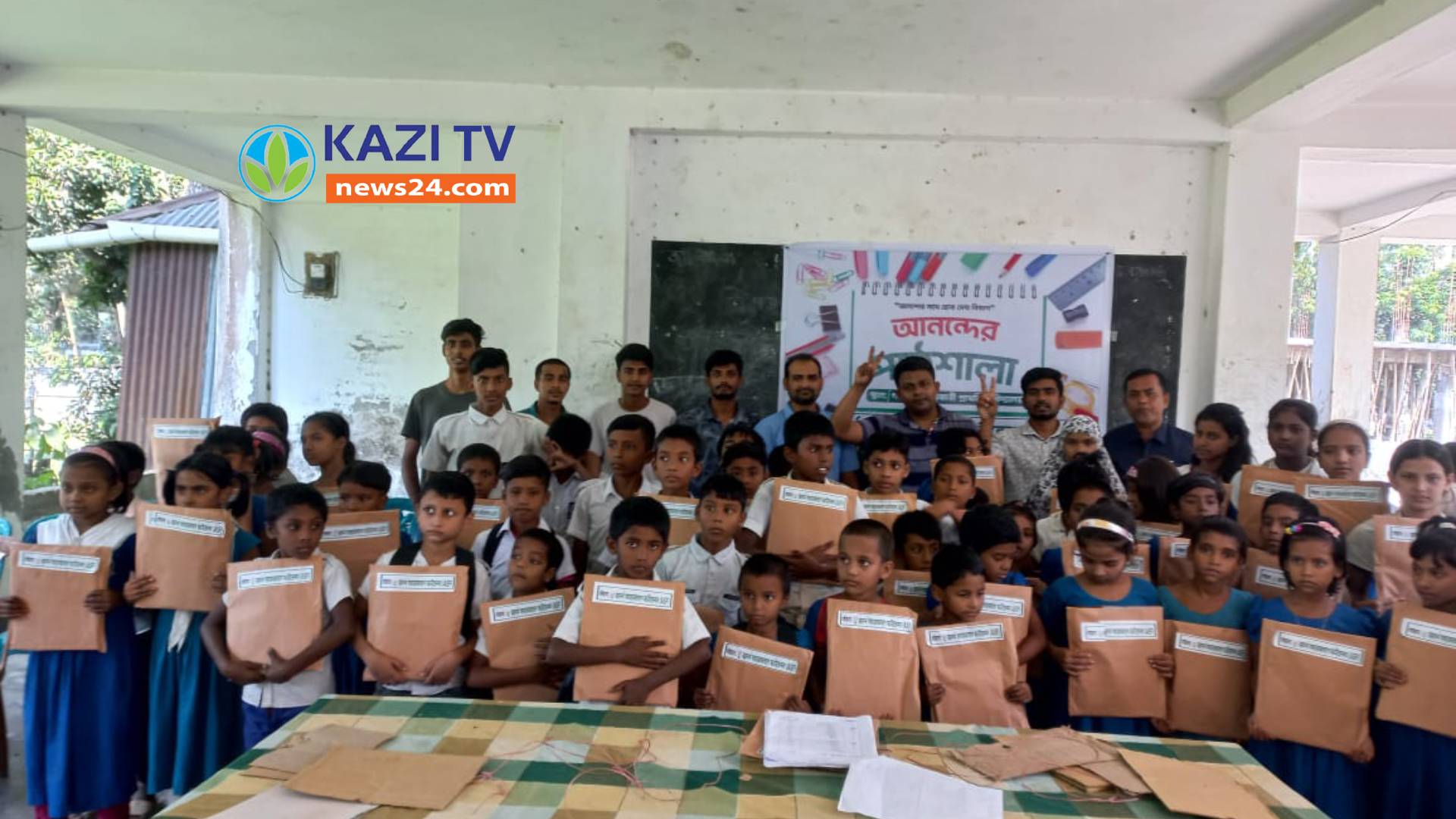 বেলকুচিতে ১০০ জন্ শিক্ষার্থীদের মাঝে শিক্ষা সামগ্রী বিতরণ