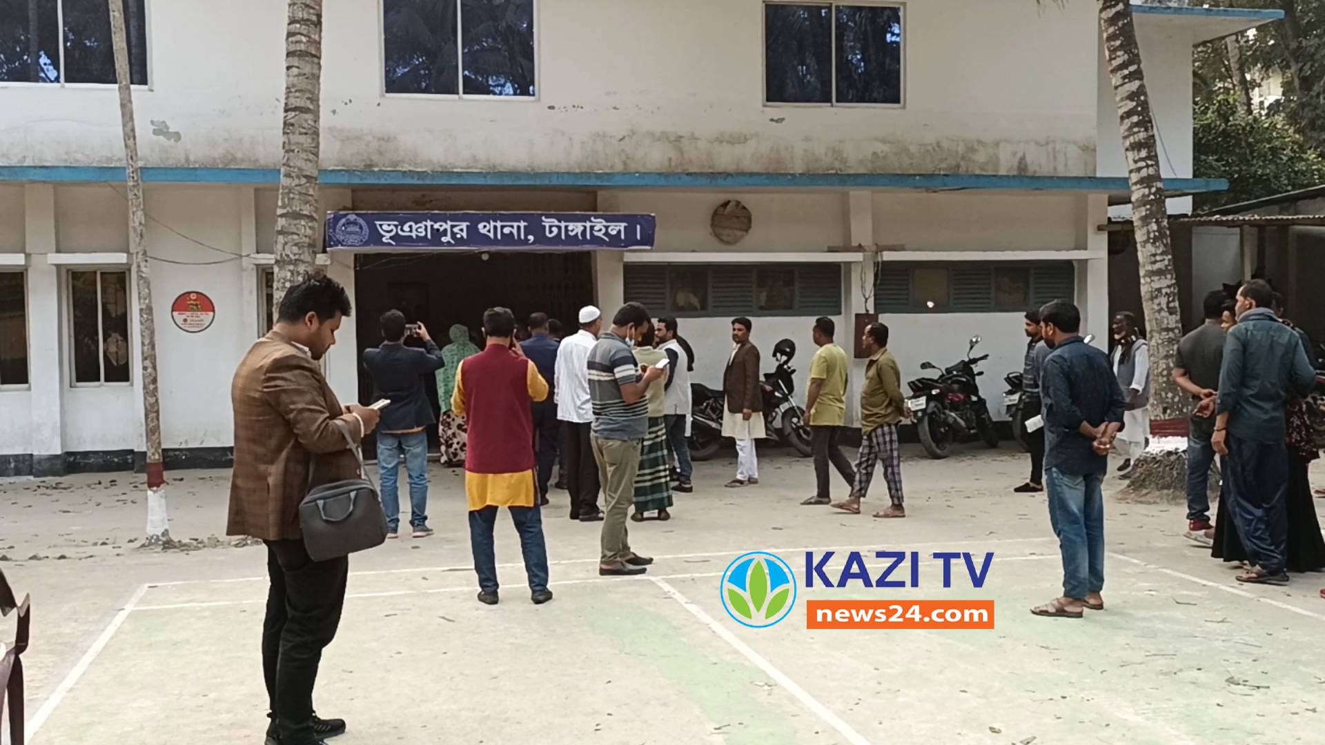 ভূঞাপুরে মাটির গর্ত থেকে মাদ্রাসা শিক্ষকের মরদেহ উদ্ধার আটক ৩