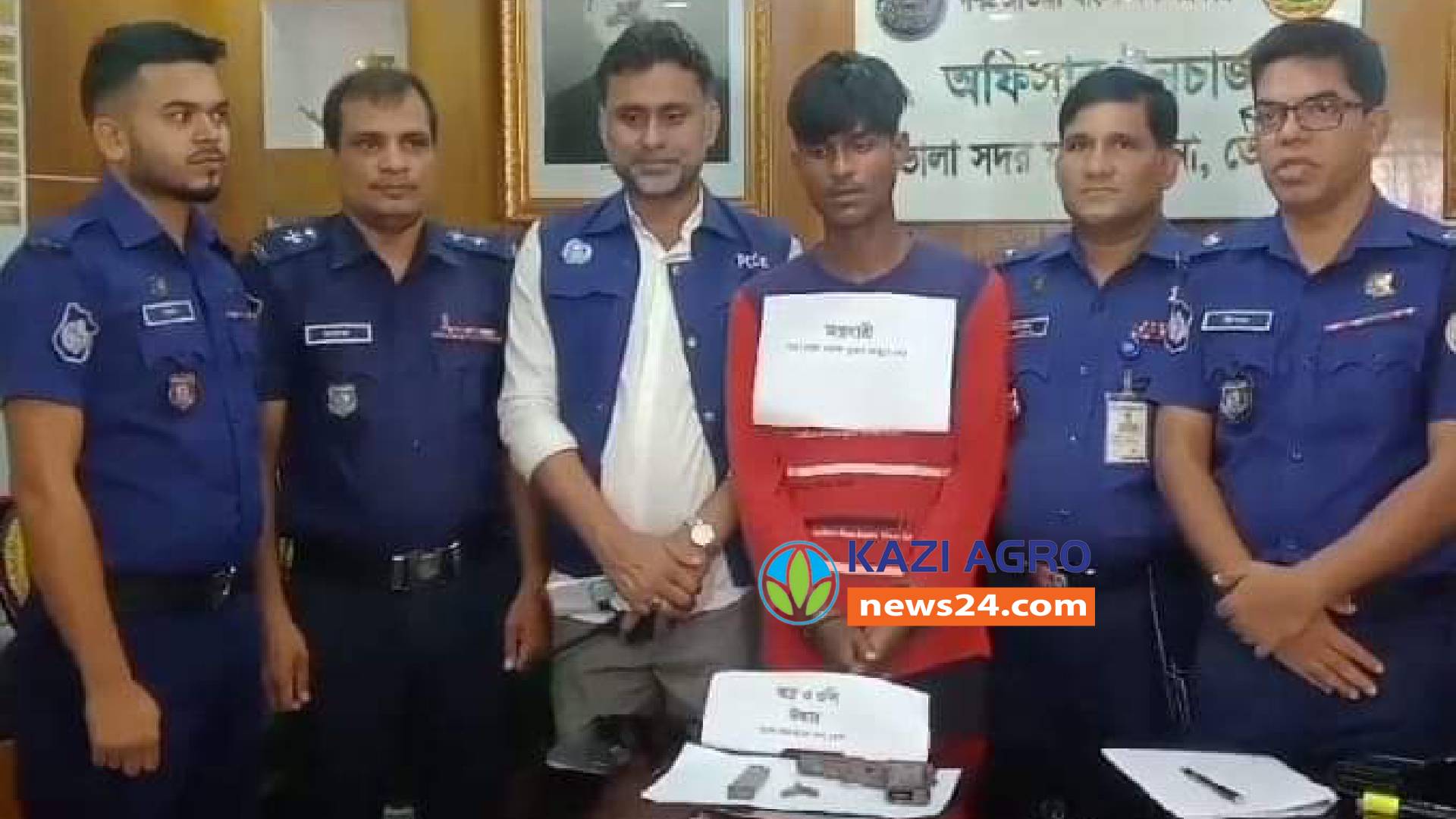 ভোলায় বি‌দেশী পিস্তল ও গু‌লিসহ বাঘের হাটের জুয়েল নামের এক যুবকে আটক করেছে পুলিশ