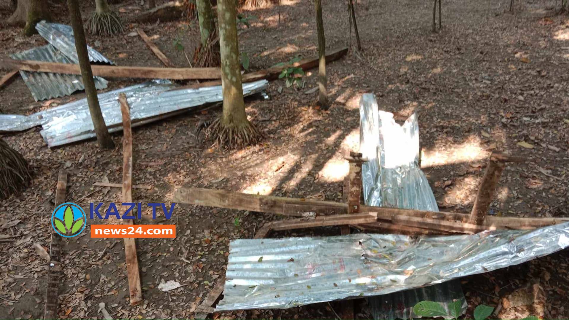 ভোলার ভেদুরিয়ায় রাতের আধারে বিধবার ঘর ভেঙ্গে জমি দখল চেষ্টার অভিযোগ