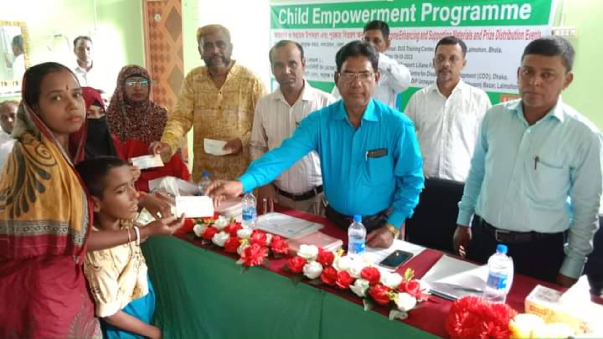 ভোলায় দ্বীপ উন্নয়ন সোসাইটির বাস্তবায়নে প্রতিবন্ধীদের মাঝে হুইল চেয়ার, ক্রাচ ও চেক বিতরণ