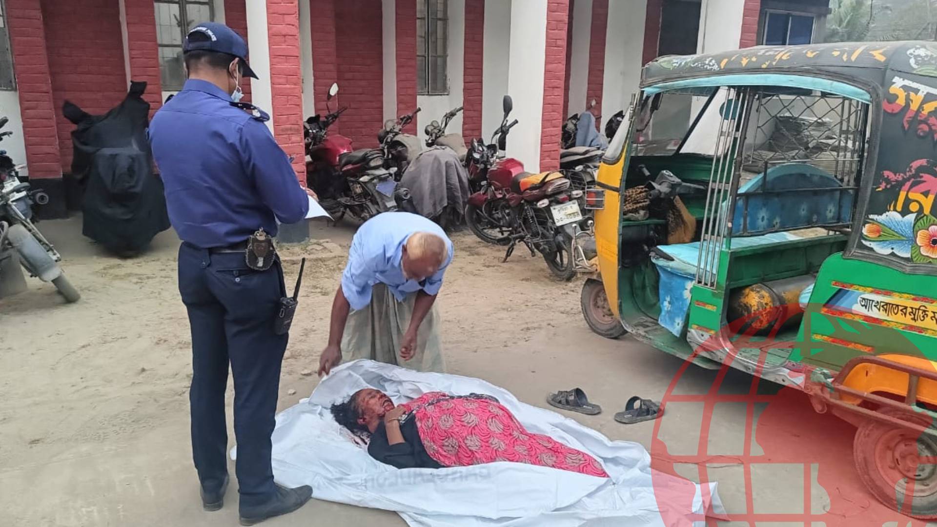 মতলব উত্তর অবৈধ ট্রাক্টরে কেড়ে নিল বৃদ্ধার প্রাণ