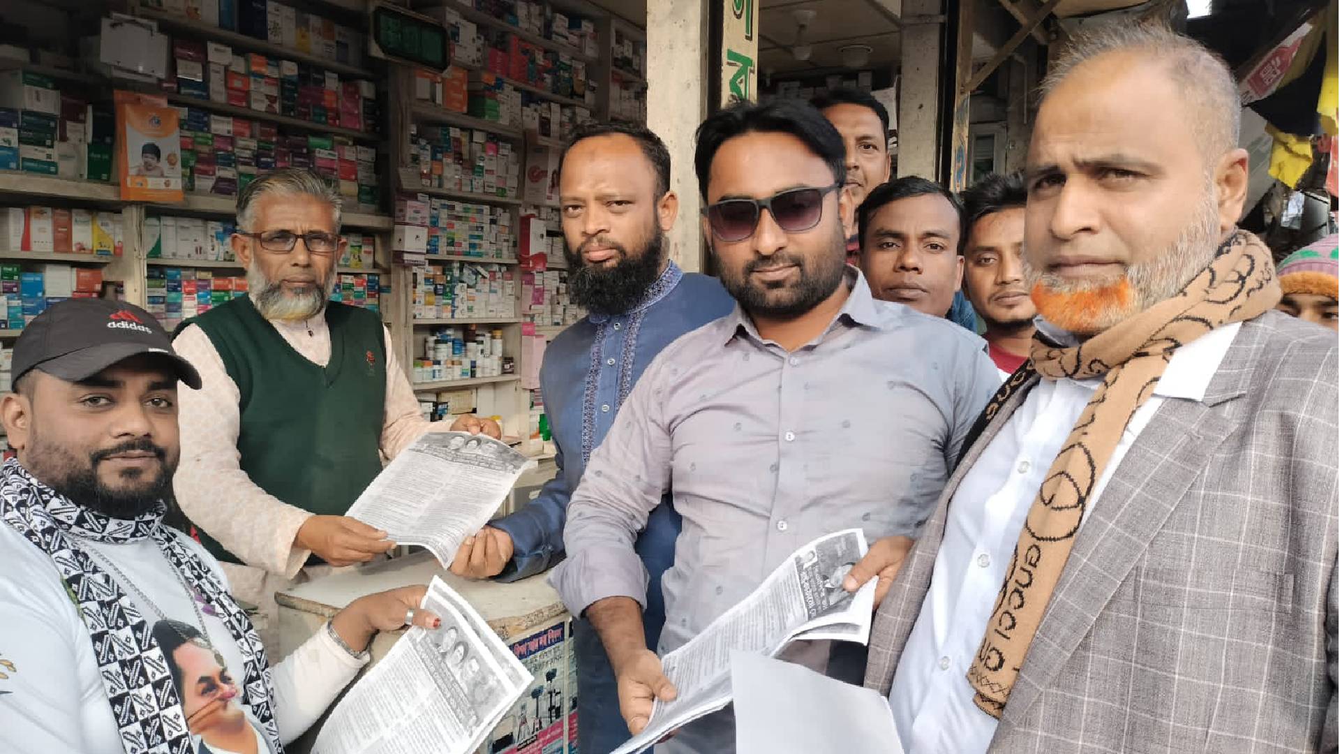 মতলব উত্তর মৎস্যজীবী দলের উদ্যোগে তারেক রহমানের ৩১ দফা সম্বলিত লিফলেট বিতরণ