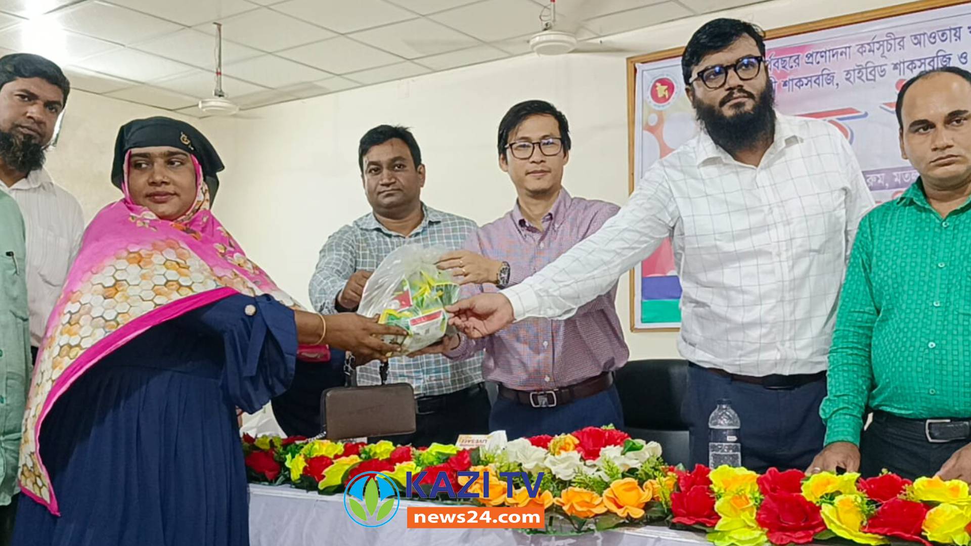 মতলব উত্তরে খরিপ মৌসুমের প্রণোদনা কর্মসূচির উদ্বোধন ও কৃষি উপকরণ বিতরণ