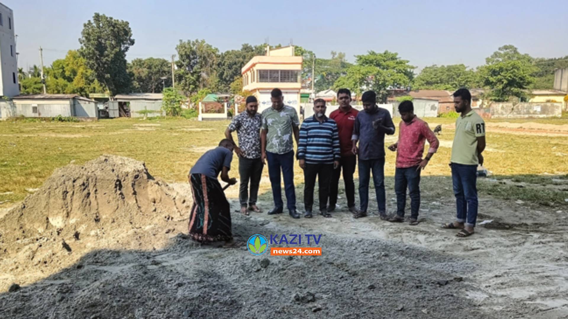 মতলব উত্তরে খেলার অনুপযোগী মাঠ সংস্কার করলেন সাবেক খেলোয়াড়রা