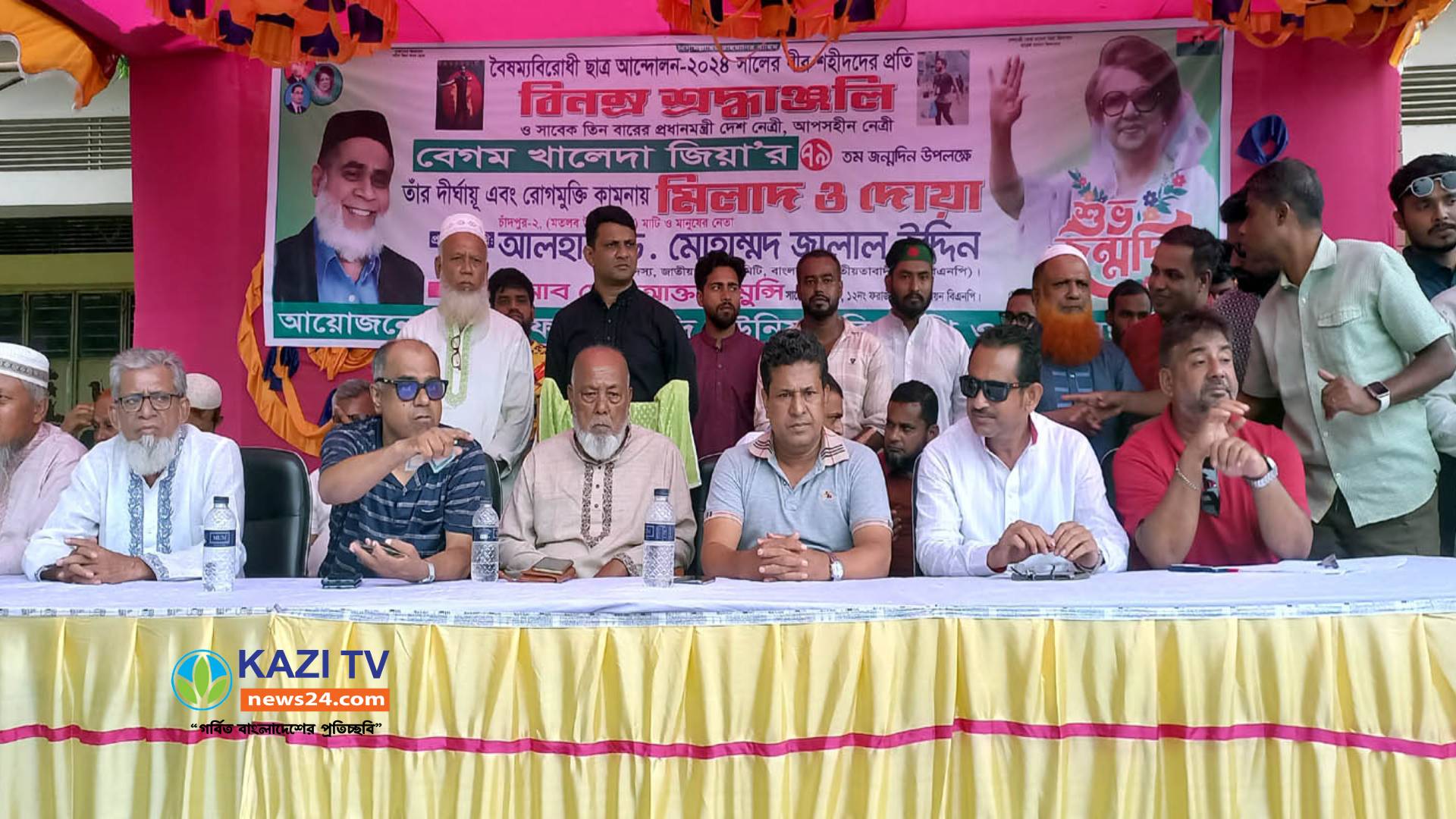 মতলব উত্তর উপজেলার ফরাজীকান্দিতে বিএনপির আয়োজনে মিলাদ ও দোয়া অনুষ্ঠানে মঞ্চে অতিথিবৃন্দ।