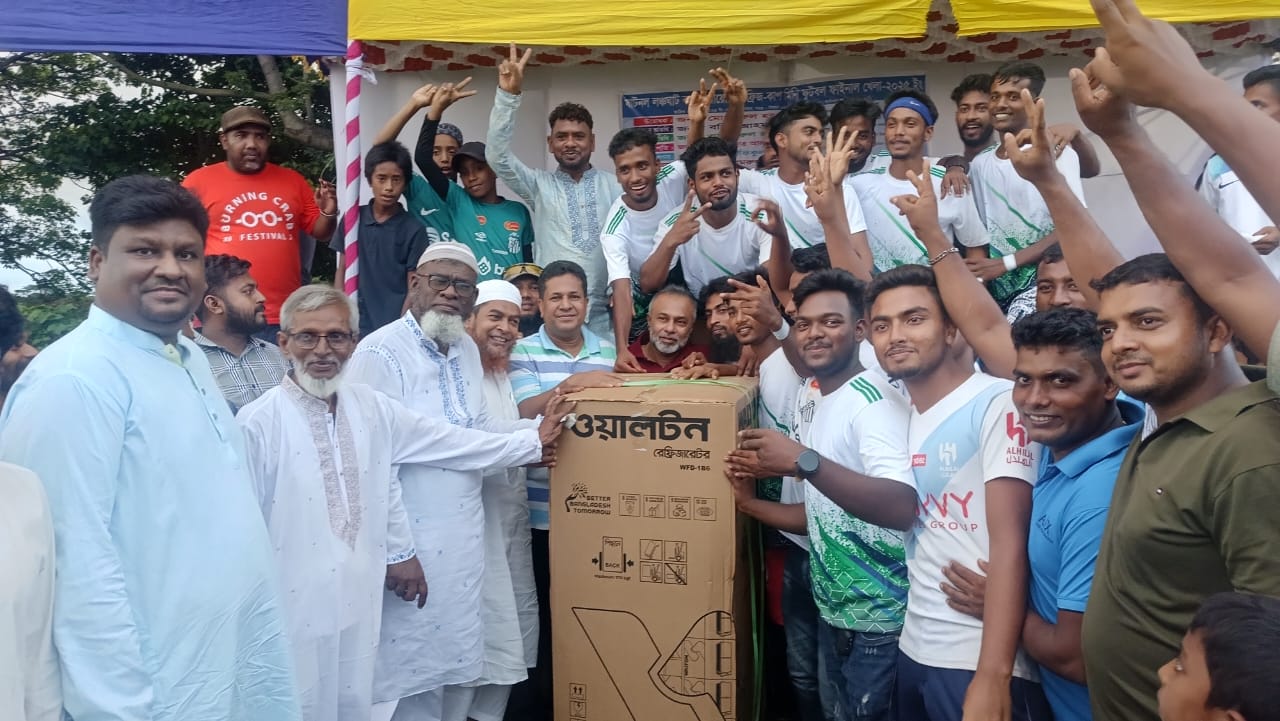 মতলব উত্তরে ফ্রিজ-কাপ মিনি ফুটবলের জমকালো ফাইনালে চ্যাম্পিয়ন জোড়খালী একাদশ
