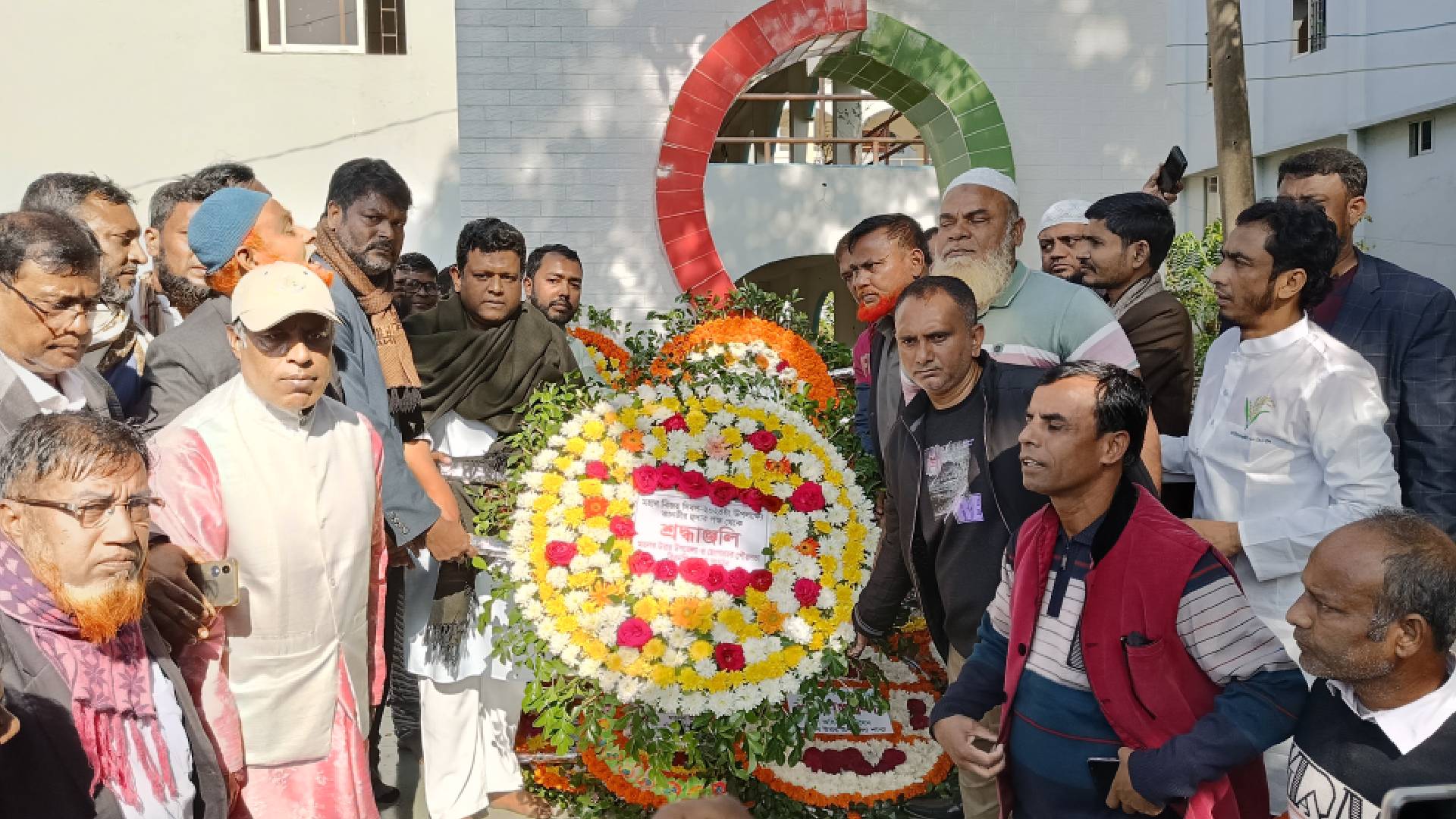 মতলব উত্তরে বিজয় দিবসে বিএনপি নেতা তানভীর হুদার শ্রদ্ধা।