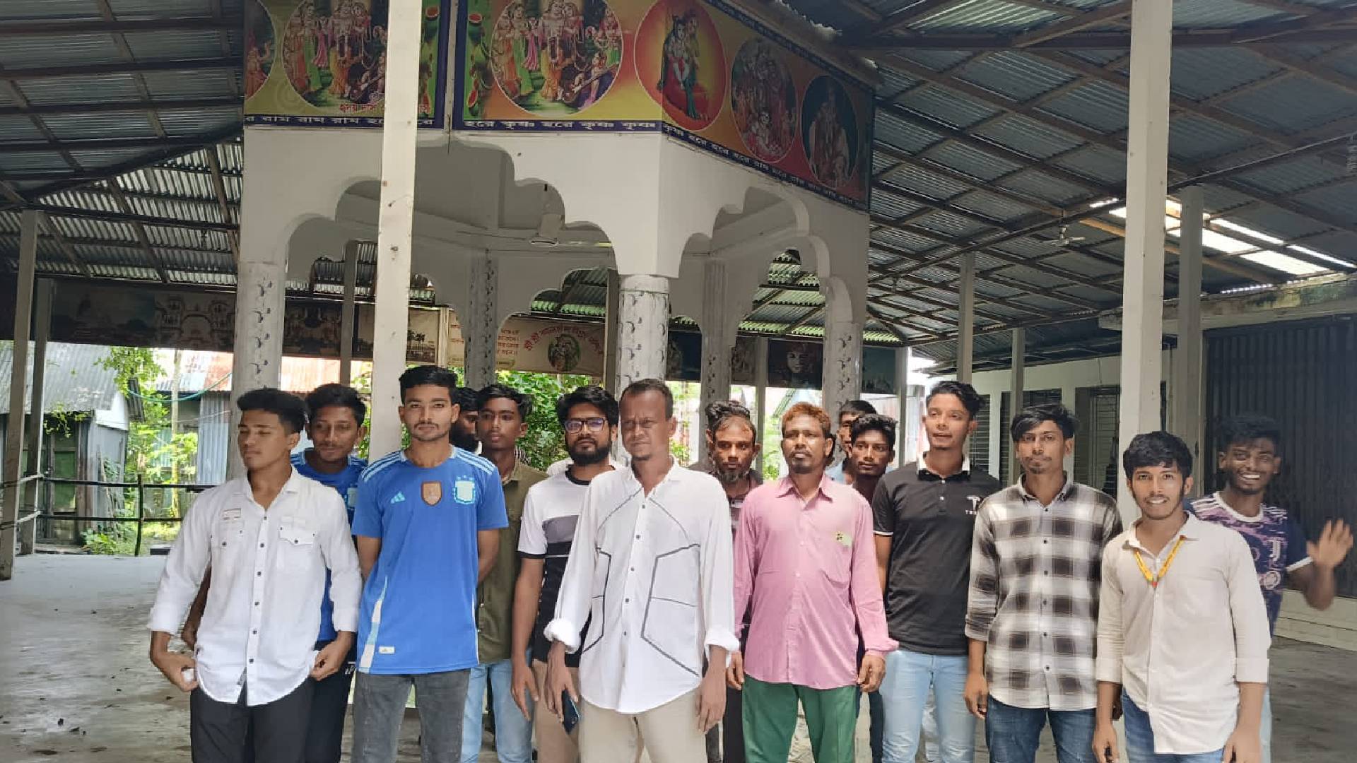 মতলব উত্তরে মন্দির পাহারায় সাবেক ছাত্র দলের নেতৃবৃন্দ