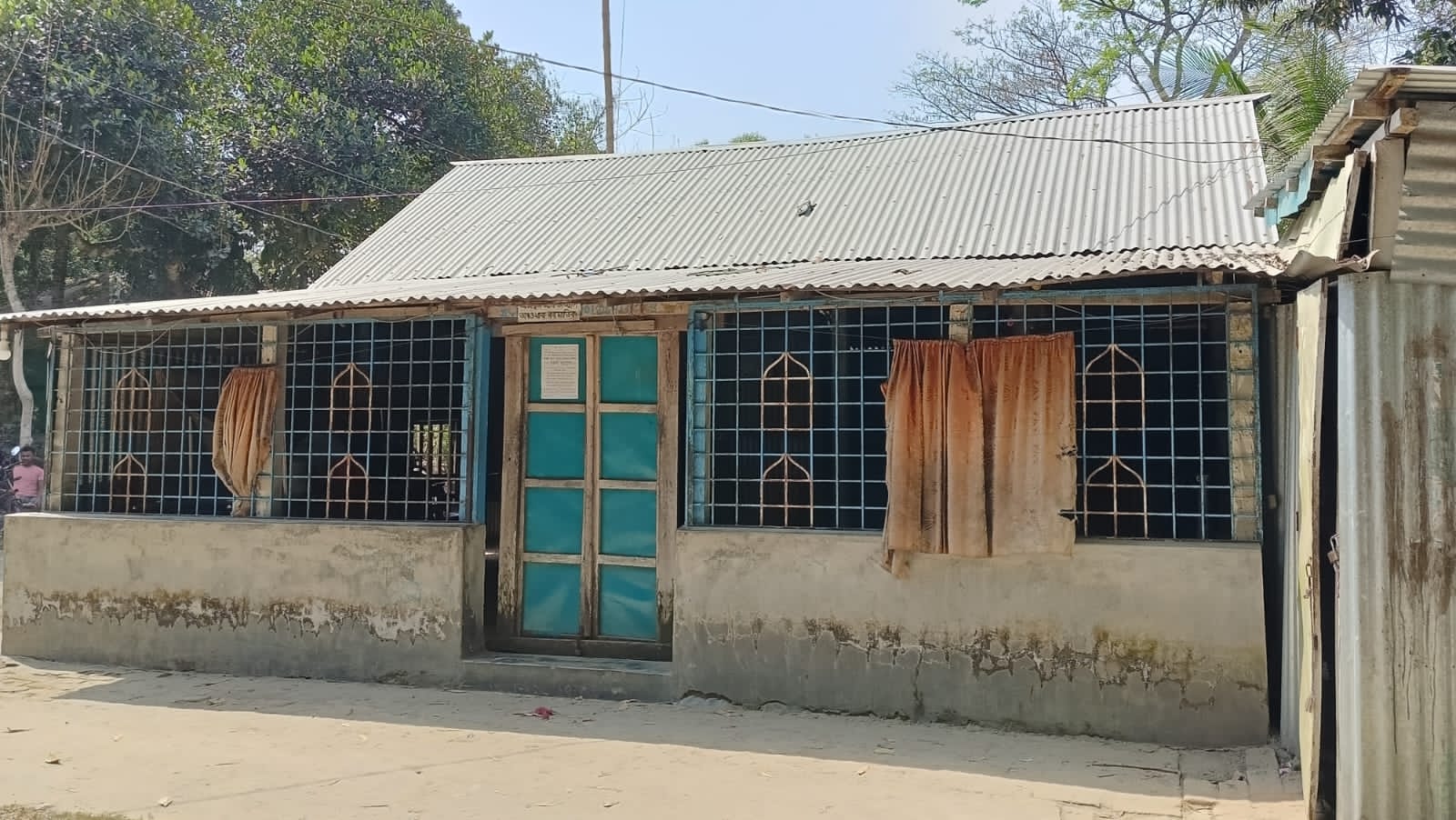 মতলব উত্তরে মসজিদে শিশুদের তারাবি নামাজ পড়া নিয়ে মারধরের শিকার