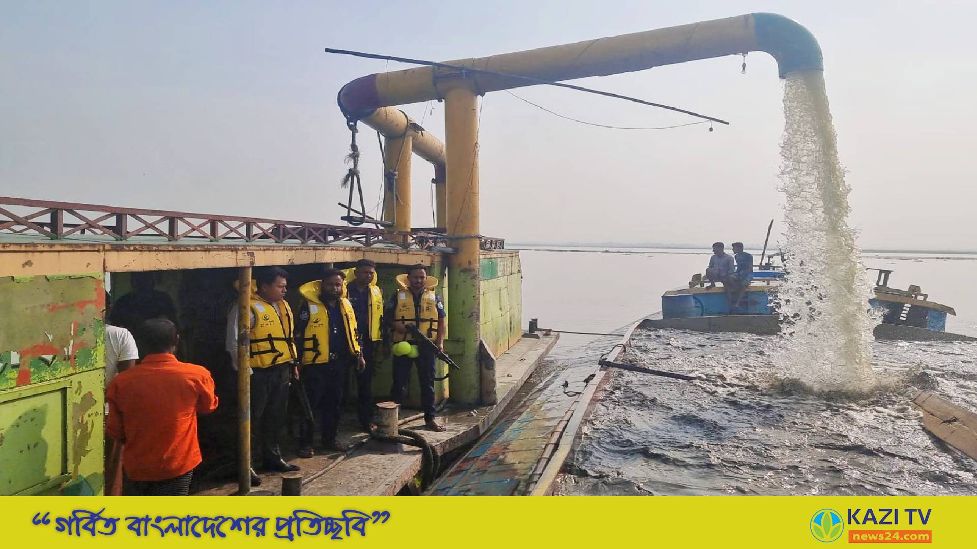 মতলব উত্তরে মেঘনা নদীতে অবৈধভাবে বালু উত্তোলন, ড্রেজার ও বাল্কহেড সহ গ্রেপ্তার ৪
