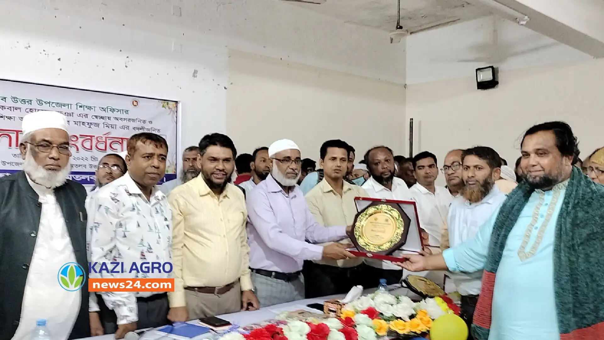 মতলব উত্তরে শিক্ষা কর্মকর্তা ও ১৬ শিক্ষকের বিদায় সংবর্ধনা