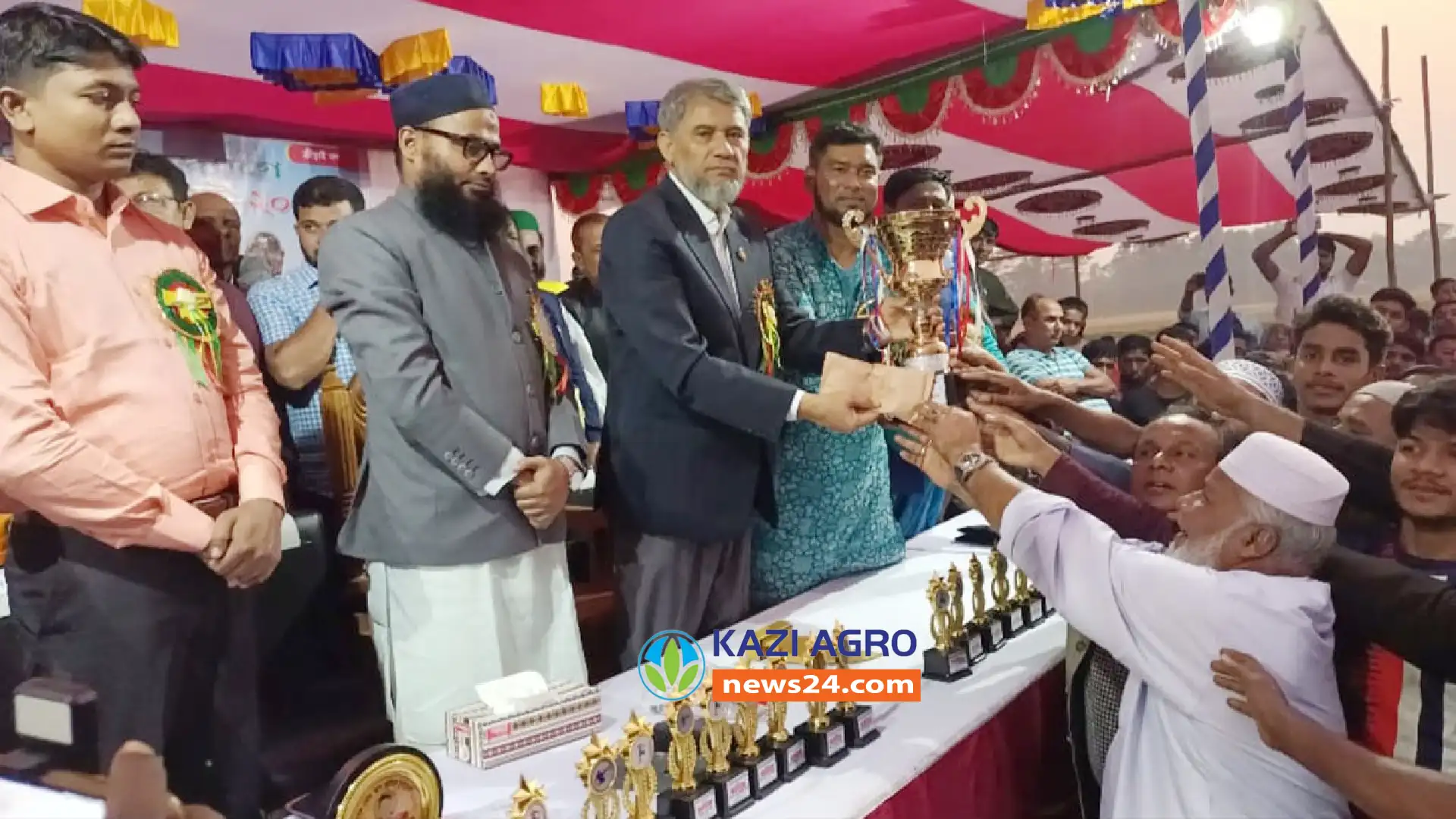 মতলব উত্তরে শেখ রাসেল গোল্ডকাপ ফুটবল টুর্নামেন্টের ফাইনালে ওটারচর চ্যাম্পিয়ন