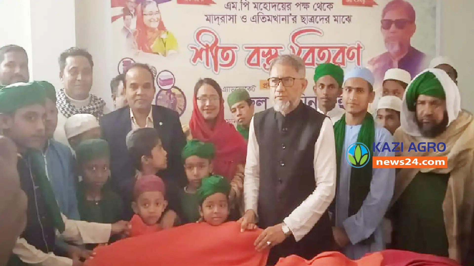 মতলব উত্তরে সুবিধা বঞ্চিত ও এতিম ছাত্রদের মাঝে কম্বল বিতরণ
