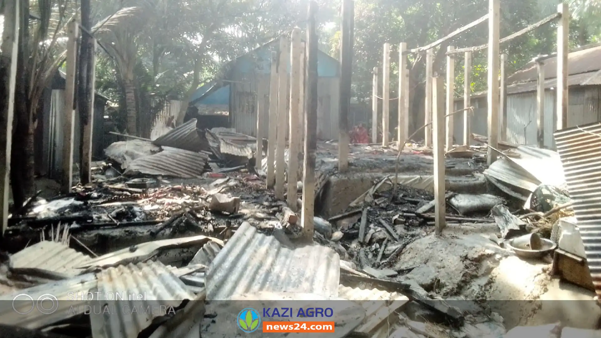 মতলব উত্তরে ৩ বসতঘর ভস্মিভূত : আতঙ্কে বৃদ্ধার মৃত্যু