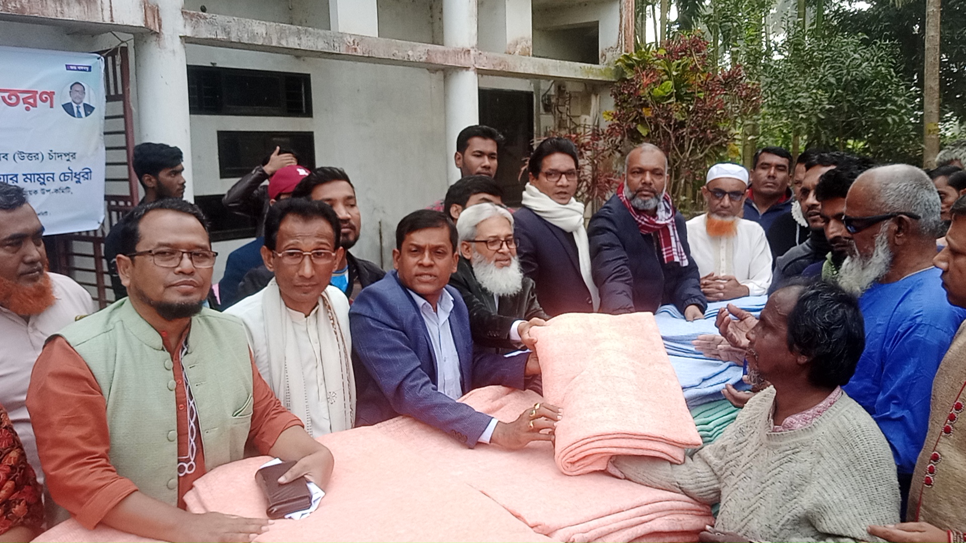 মতলব উত্তরের কালীপুরে কম্বল বিতরণ
