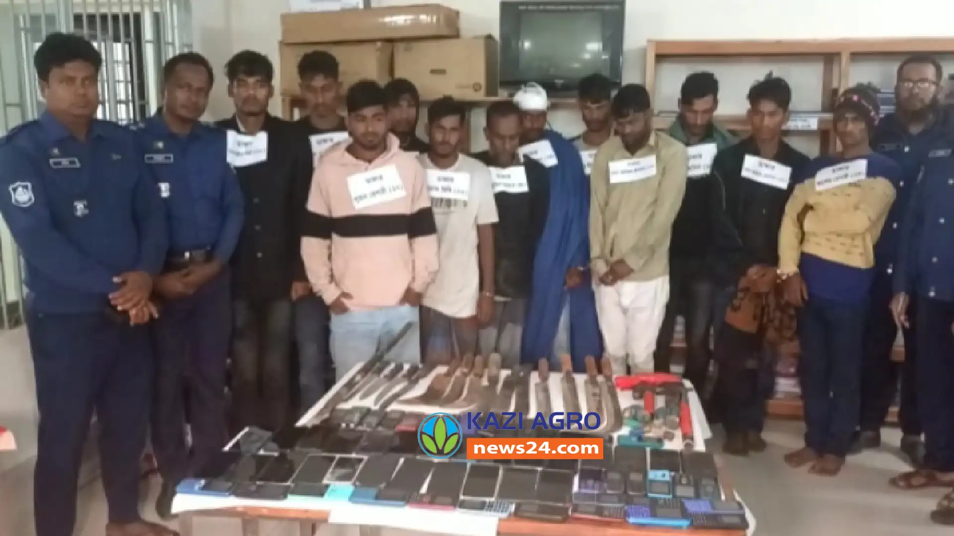 মতলব উত্তরের মেঘনা নদী থেকে ১৩ ডাকাত আটক