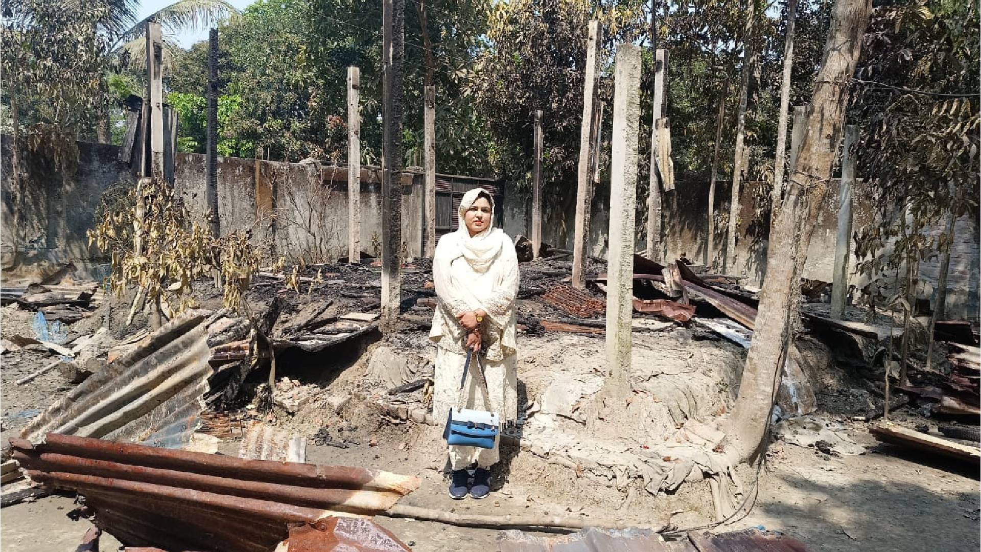 মতলবে আ.লীগের দেওয়া আগুনে পুড়লো কেন্দ্রীয় ছাত্রদল নেত্রীর বাড়ি।