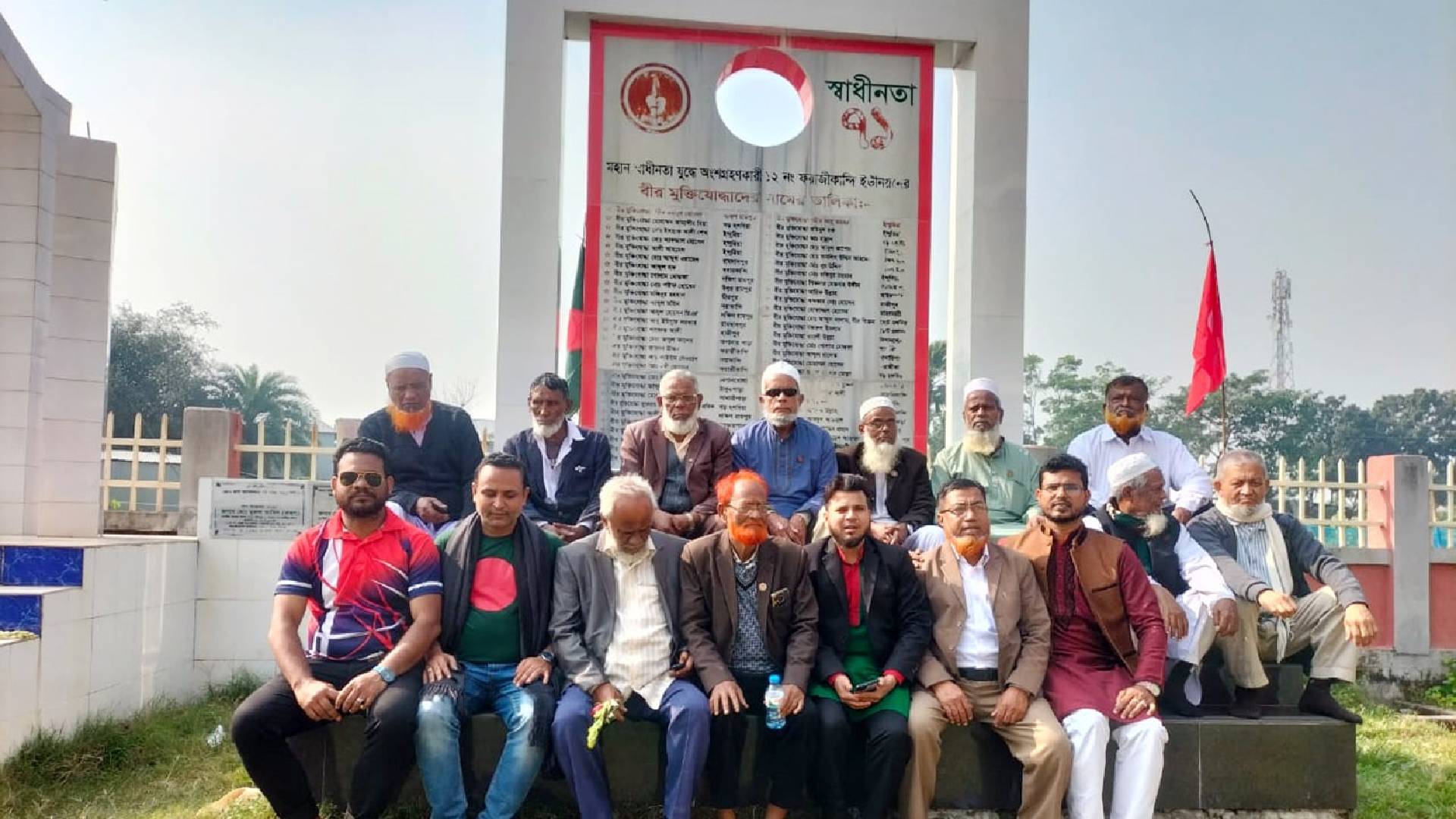 মতলবের ফরাজীকান্দিতে মুক্তিযোদ্ধ’৭১ স্মৃতি স্তম্ভে বিজয় দিবসের শ্রদ্ধা