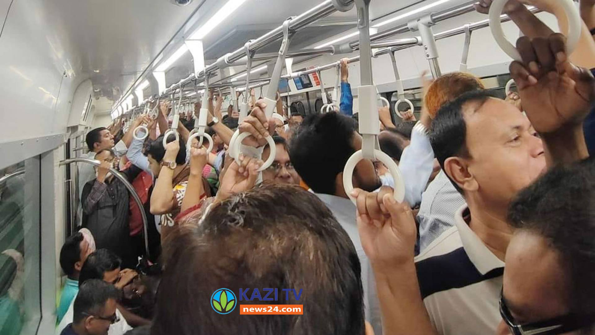 মতিঝিল প্রথম দিন স্টেশন ব্যবহার করেছে ১০ হাজারের বেশি মানুষ