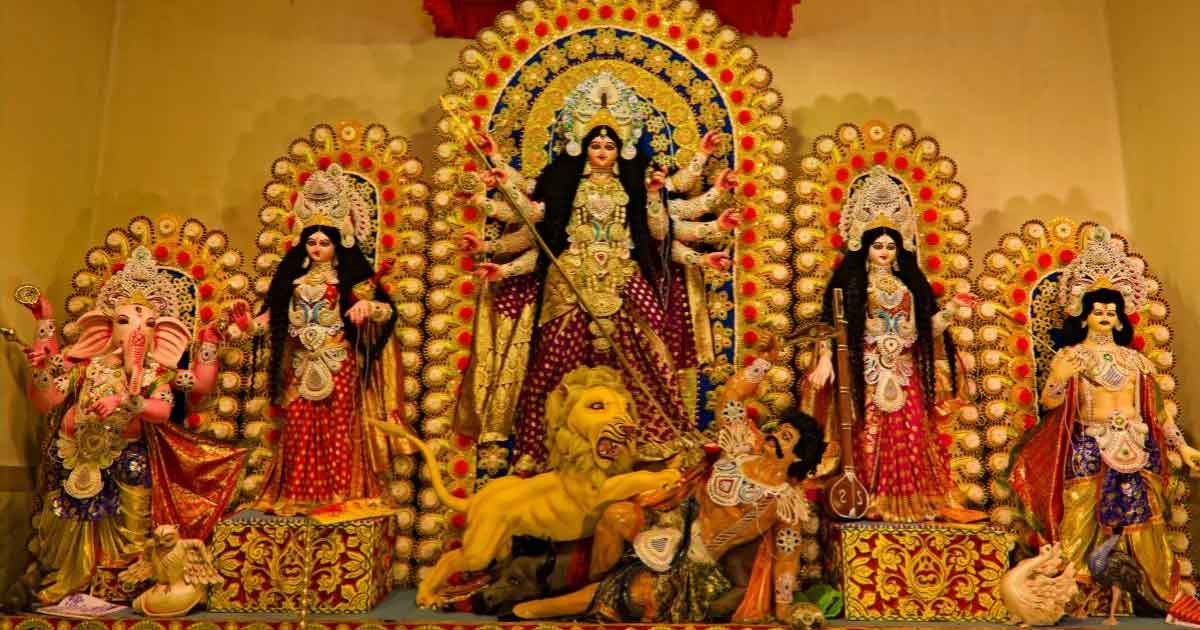 মহাষষ্ঠী দিয়ে দুর্গাপূজার মূল আনুষ্ঠানিকতা শুরু আজ