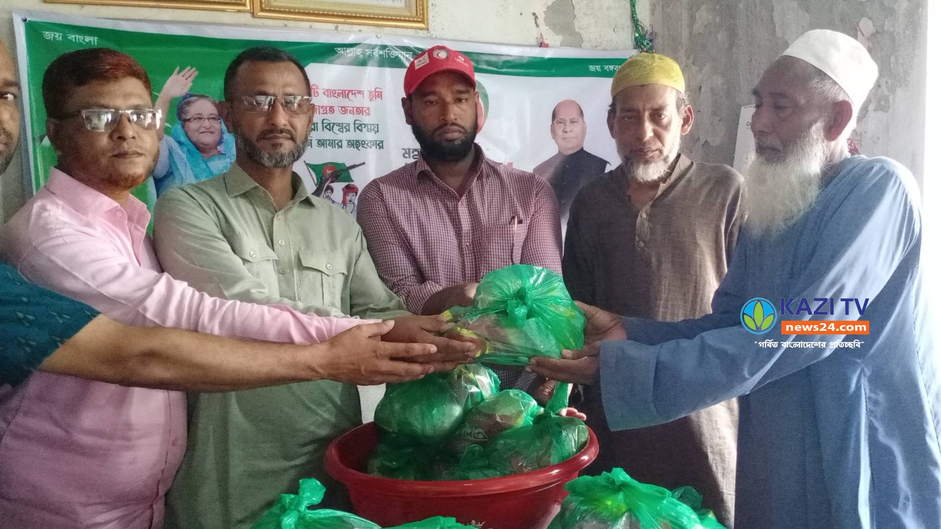 মহিপুরে দুই শতাধিক হতদরিদ্র মানুষ পেলো ঈদ খাদ্য সামগ্রী।