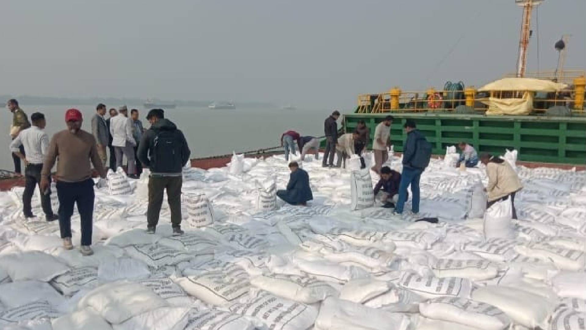 মোংলা বন্দরে ভারত থেকে এলো ৫ হাজার টন চাল: খালাস শুরু বৃহস্পতিবার