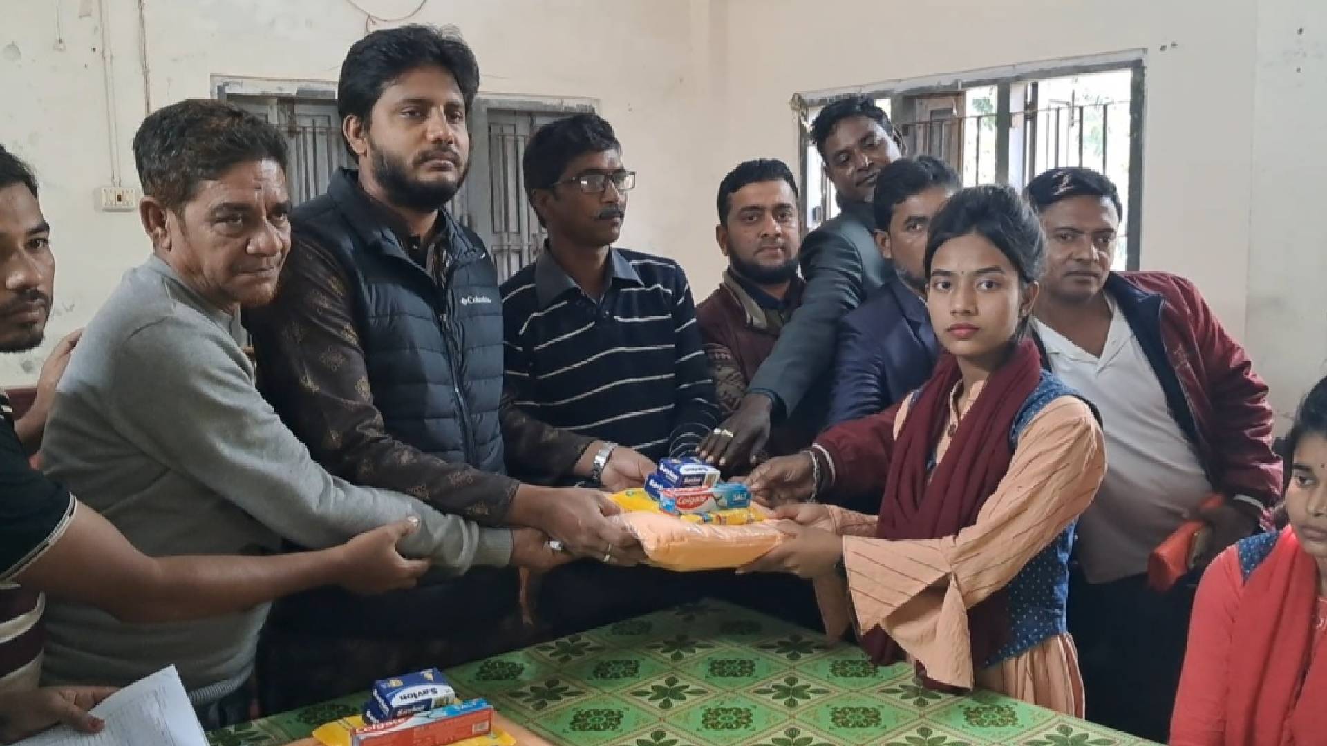 মোরেলগঞ্জে ১৮৫ শিশু পেল  মশারি, সাবান, পেষ্ট ও সাবান গুড়ার প্যাকেজ