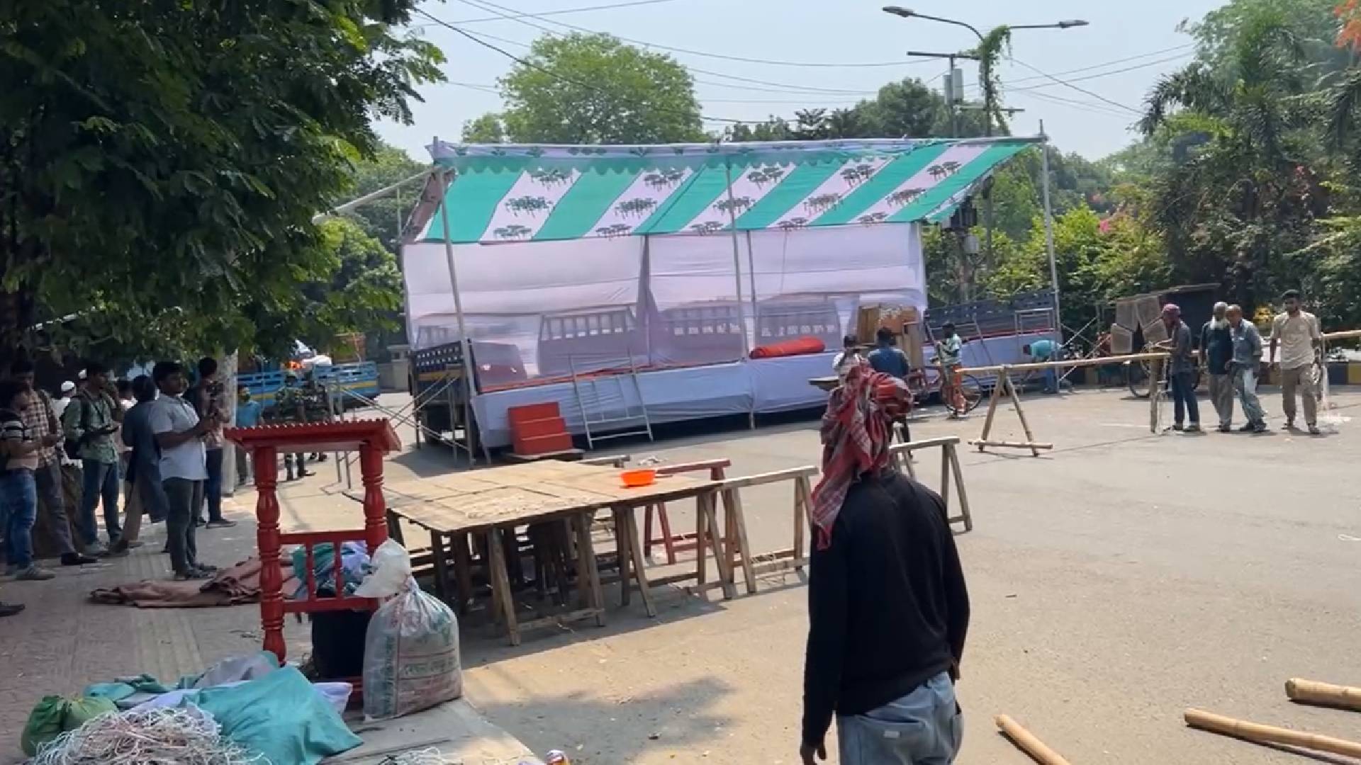 যমুনার সামনে তৈরি হচ্ছে আ.লীগ নিষিদ্ধের মঞ্চ