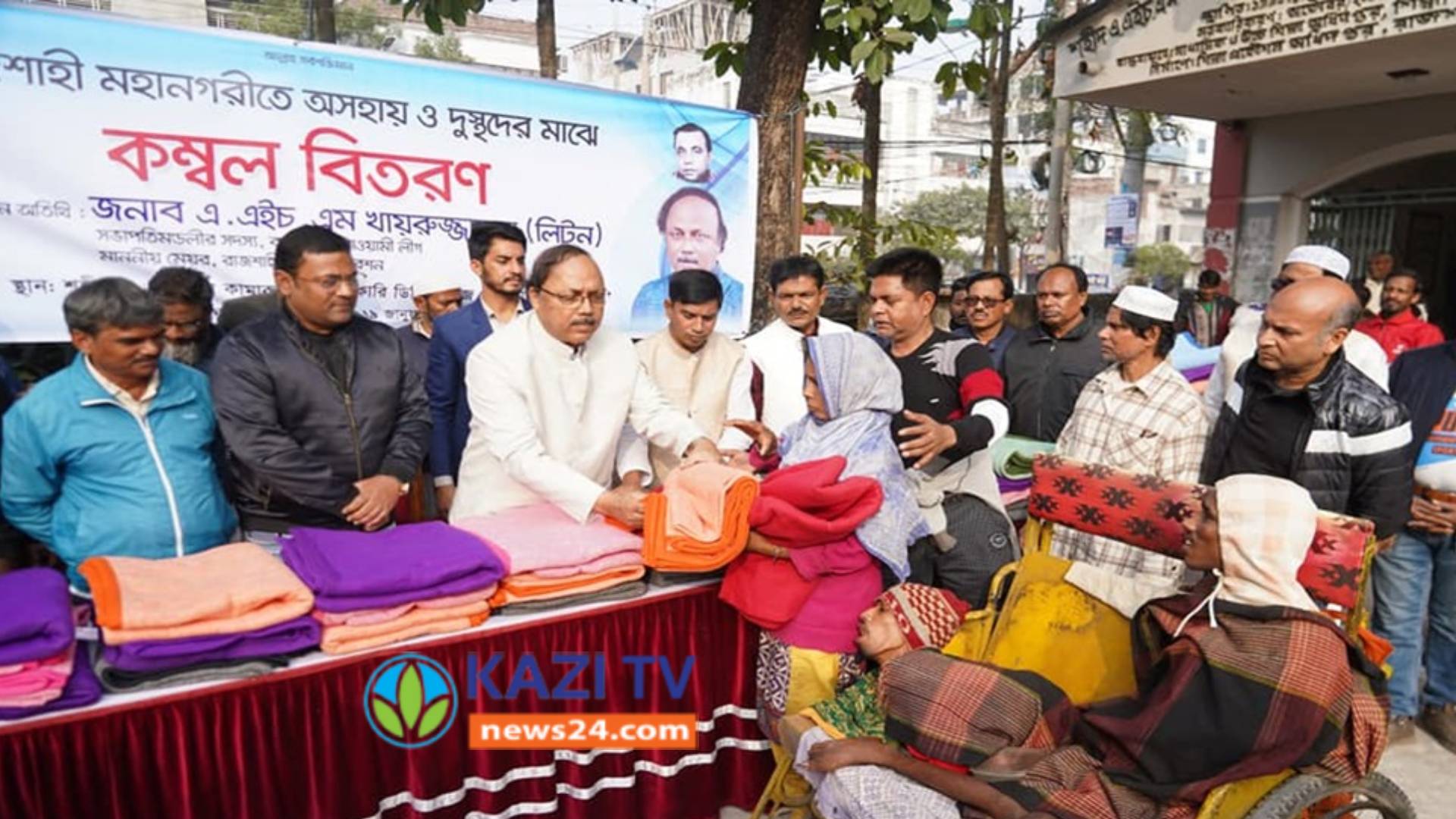 রাজশাহী নগরীতে ৭০০ শীতার্তের মাঝে কম্বল বিতরণ করলেন রাসিক মেয়র