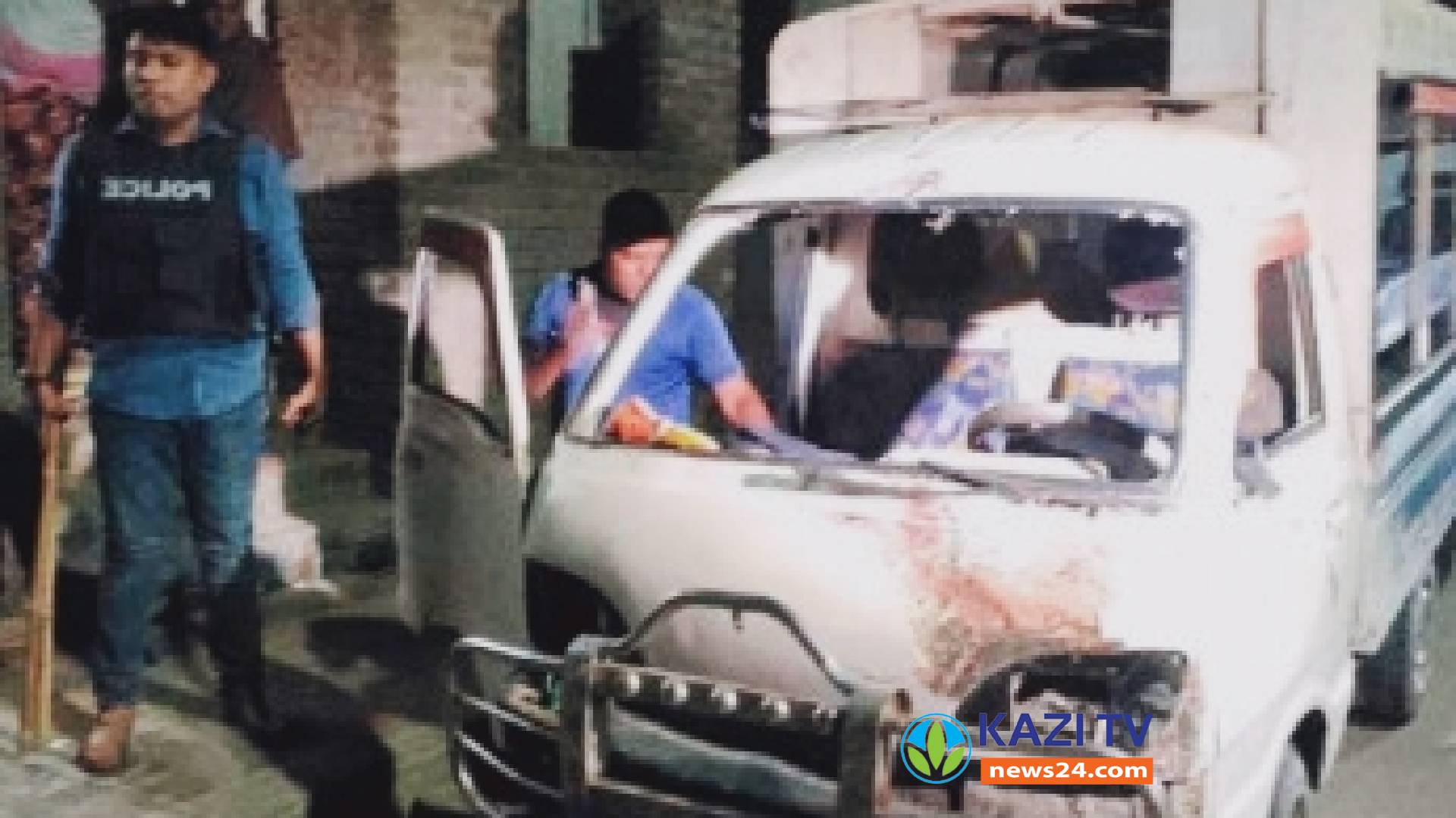 রাজশাহীতে পুলিশের গাড়ি ভাঙচুর ও ৪ পুলিশ সদস্য আহত