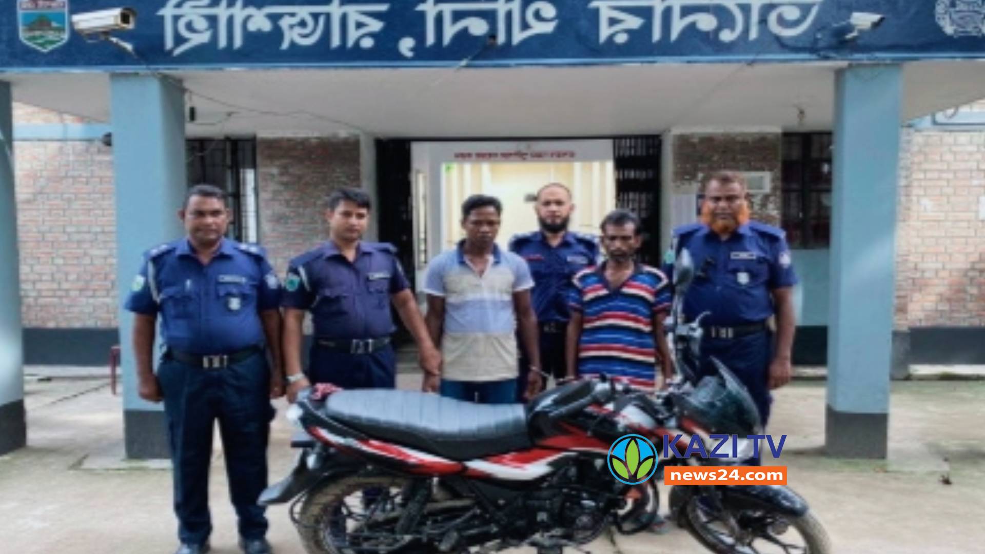 রাজশাহীর তানোরে চুরি যাওয়া মোটরসাইকেল উদ্ধার আটক (০২)