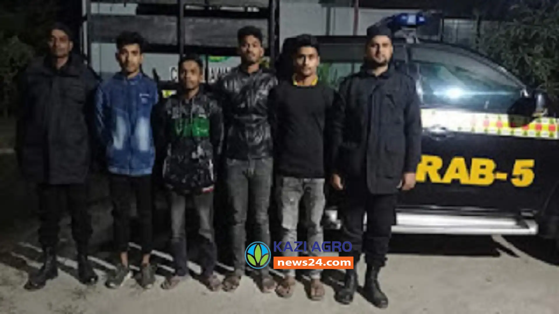 র‌্যাব-৫ রাজশাহী কর্তৃক কিশোর গ্যাং এর গ্রুপ লিডার সহ ০৪ সদস্যকে গ্রেফতার