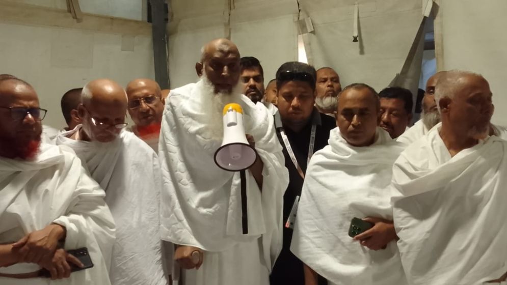 লাব্বাইক ধ্বনিতে মুখর মিনায় হাজিদের খোঁজে ধর্মমন্ত্রী
