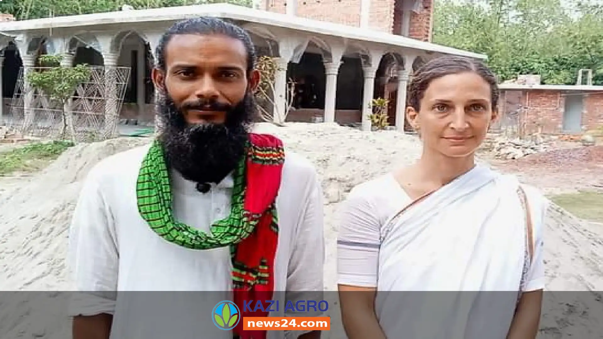 লালনে প্রশান্তি পেয়েছেন ফরাসি তরুণী, সাধুর সঙ্গে বেধেছেন ঘর