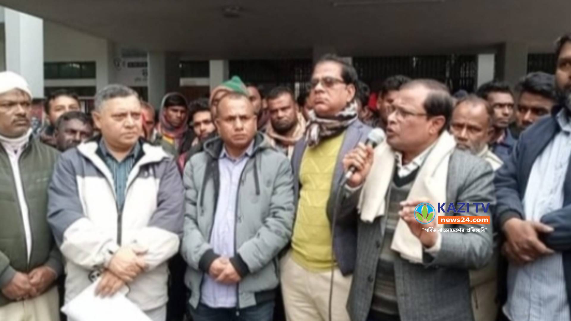 লালমনিরহাট সদর ভুমি সহকারী কমিশনার এসিল্যান্ড এর বিরুদ্ধে বিক্ষোভ ও সমাবেশ অনুষ্ঠিত