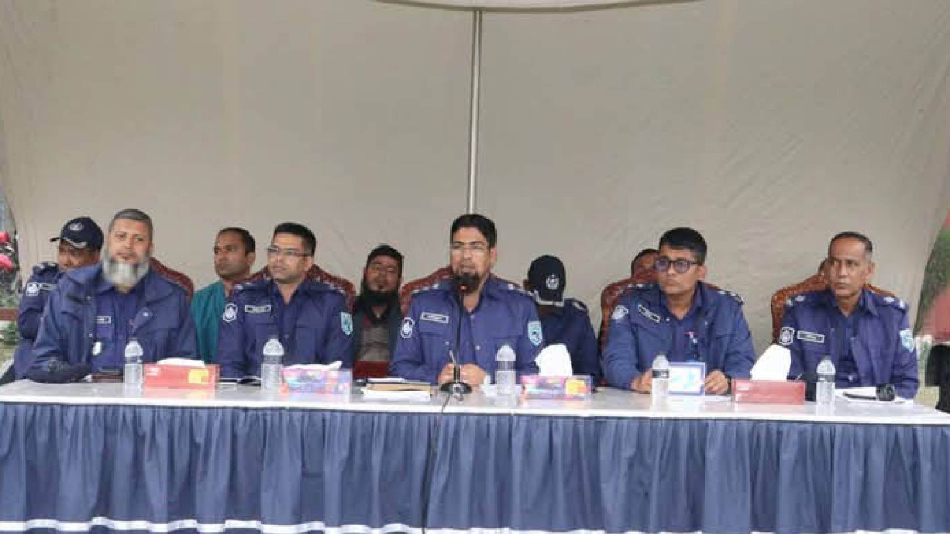লালমনিরহাটে আজহারী আগমন উপলক্ষে  জেলা পুলিশ সুপার কর্তৃক প্যারেড ও ব্রিফিং অনুষ্ঠিত ।