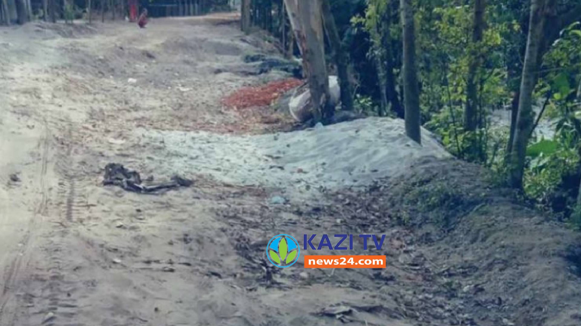 লালমনিরহাটের আদিতমারীতে ওমর কাজী মাদ্রাসার রাস্তা পাকা করনের কাজ বন্ধ