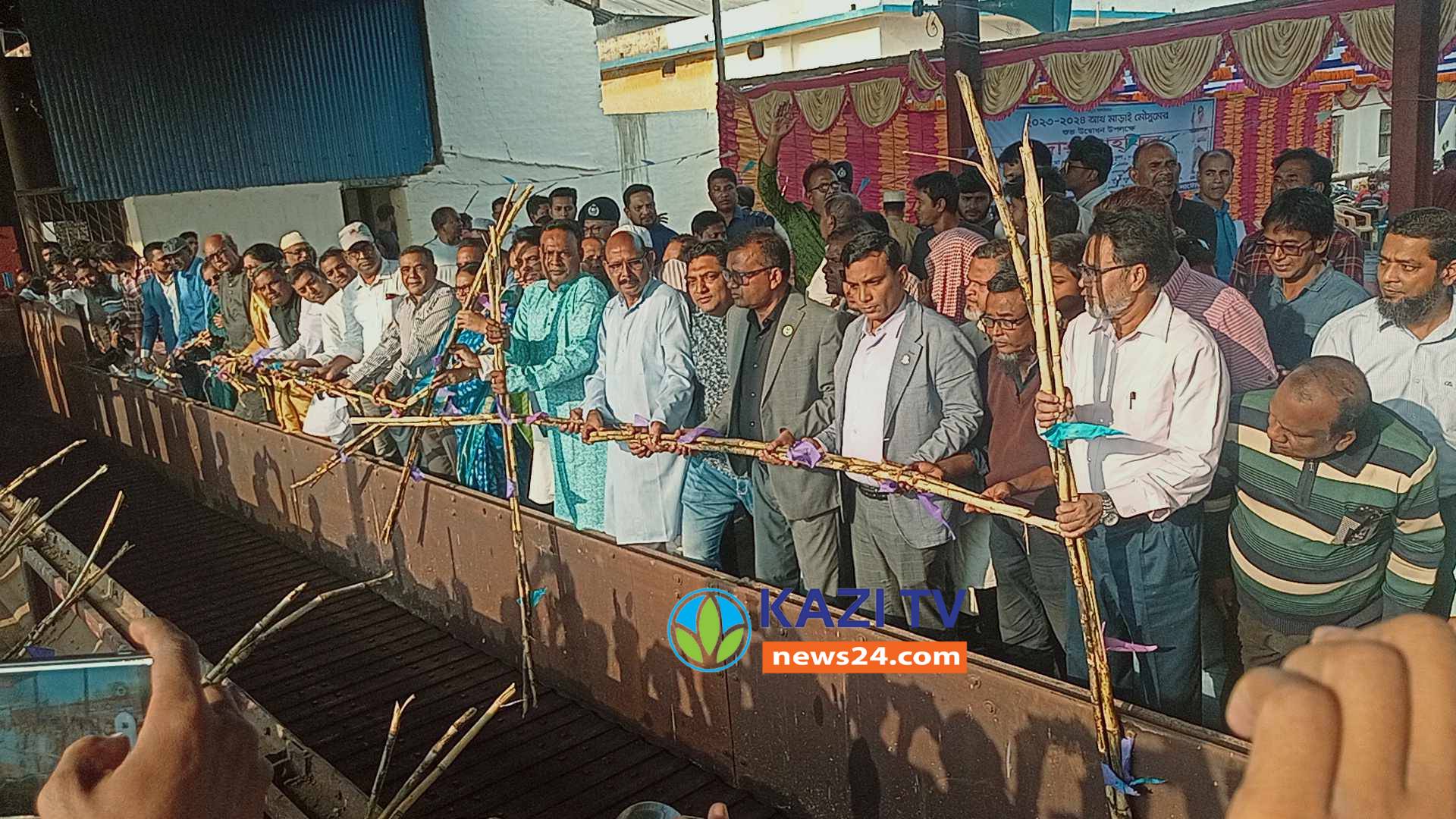 লোকসানের বোঝা মাথায় নিয়ে নর্থ বেঙ্গল সুগার মিলের আখ মাড়াই শুরু
