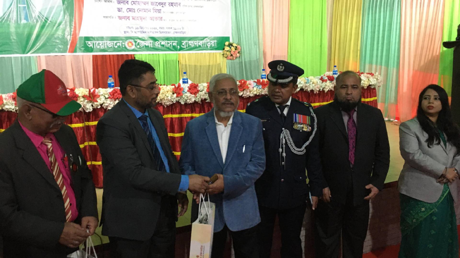 শতাধিক মুক্তিযোদ্ধাকে সম্মাননা প্রদান জেলা প্রশাসনের।