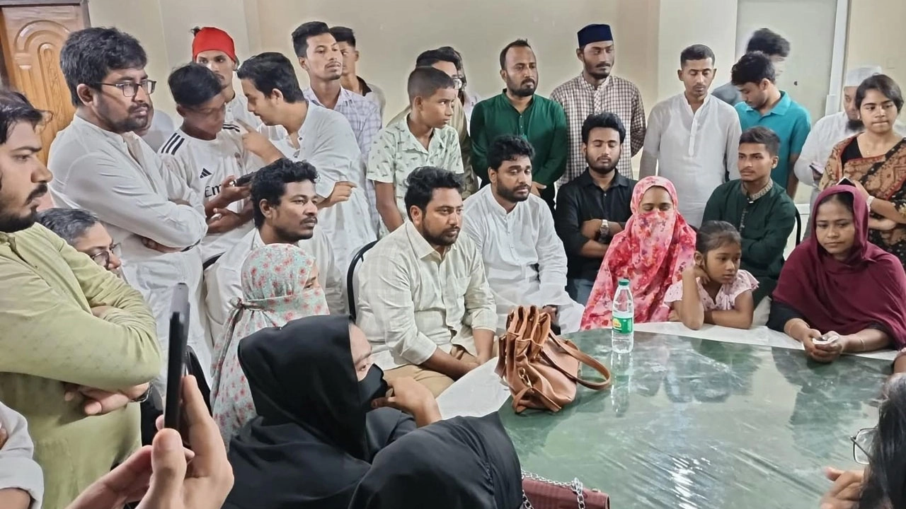 শহীদদের সম্মান প্রতিষ্ঠায় সংগ্রাম করছি : নাহিদ