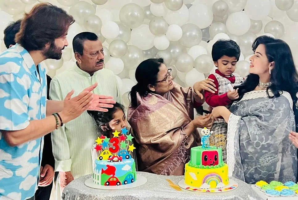 শাকিব-বুবলী পরিবারের সঙ্গে ছেলের জন্মদিন পালন করলেন