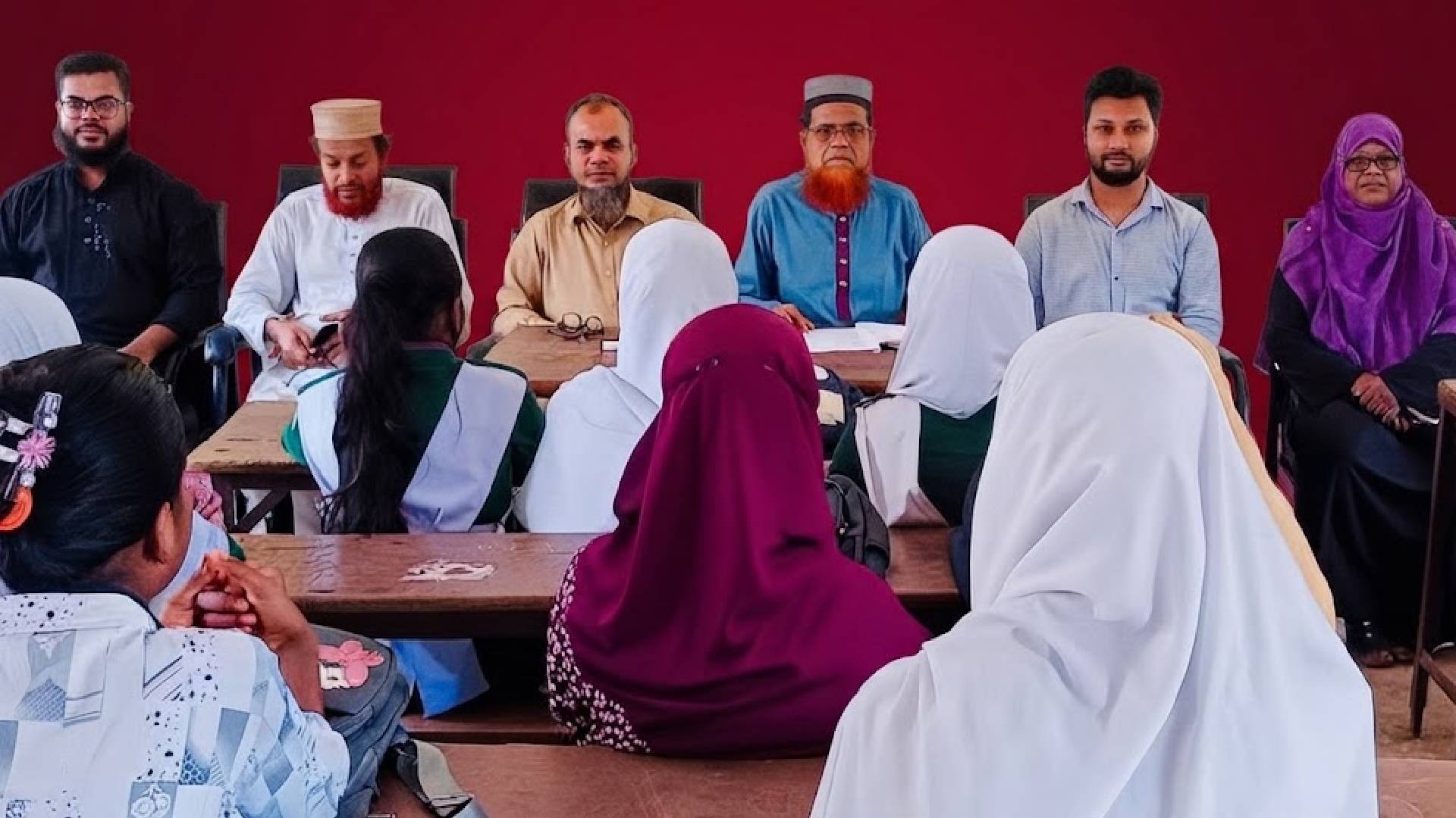 শিক্ষকরাই জাতি গড়ার কারিগর, আজ বিশ্ব শিক্ষক দিবস