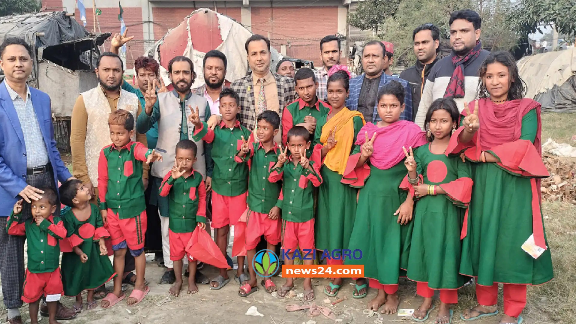 শুভসংঘের পোষাক পেল বেদে পল্লীর ছেলে-মেয়েরা