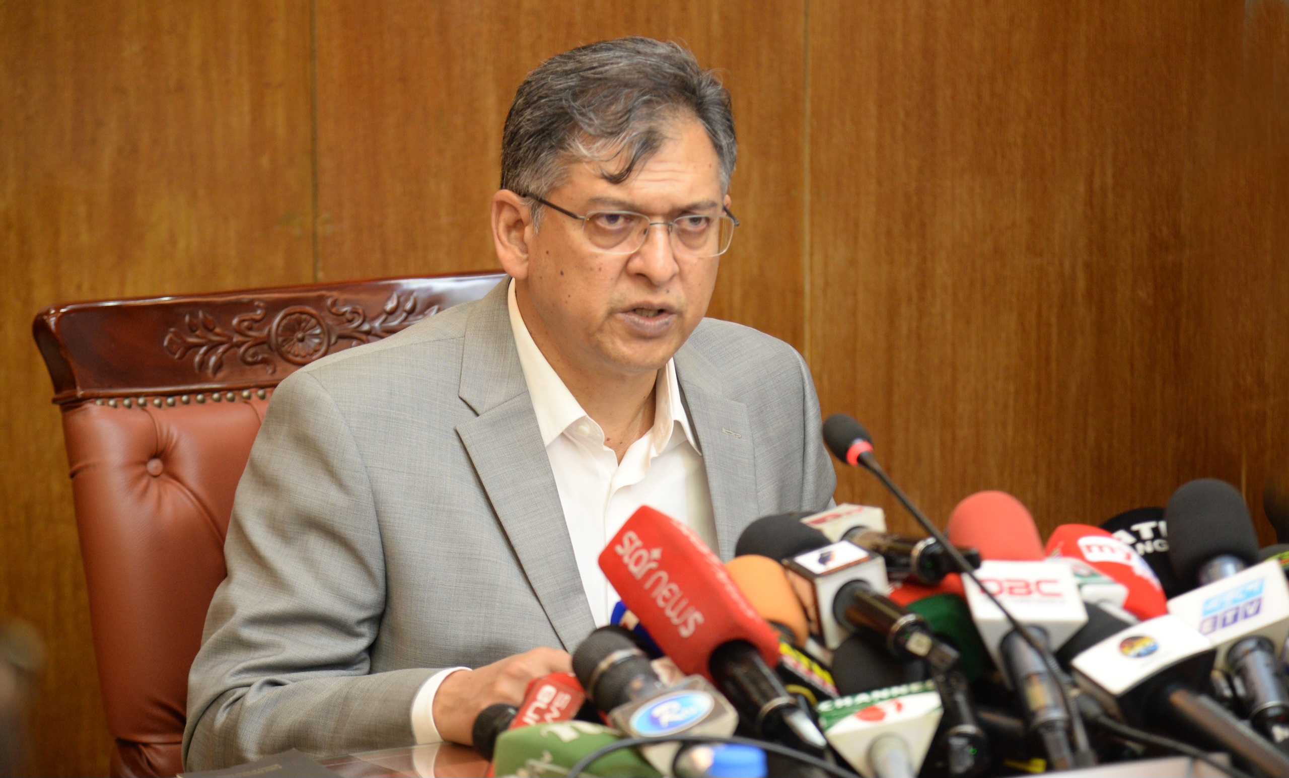 শেখ হাসিনাকে ফেরত আনার চেষ্টা করছে সরকার: স্বরাষ্ট্রমন্ত্রী