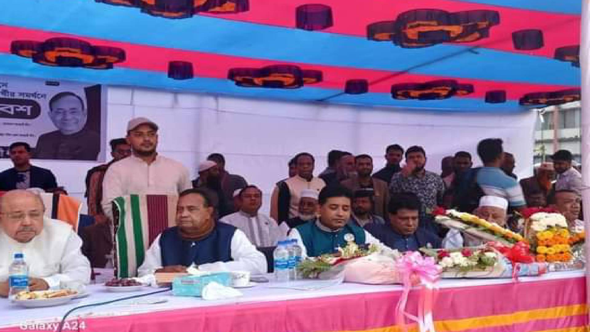 শেখ হাসিনার নেতৃত্তে বিশ্বে বাংলাদেশ উন্নয়নের রোল মডেলে পরিনত হয়েছে।