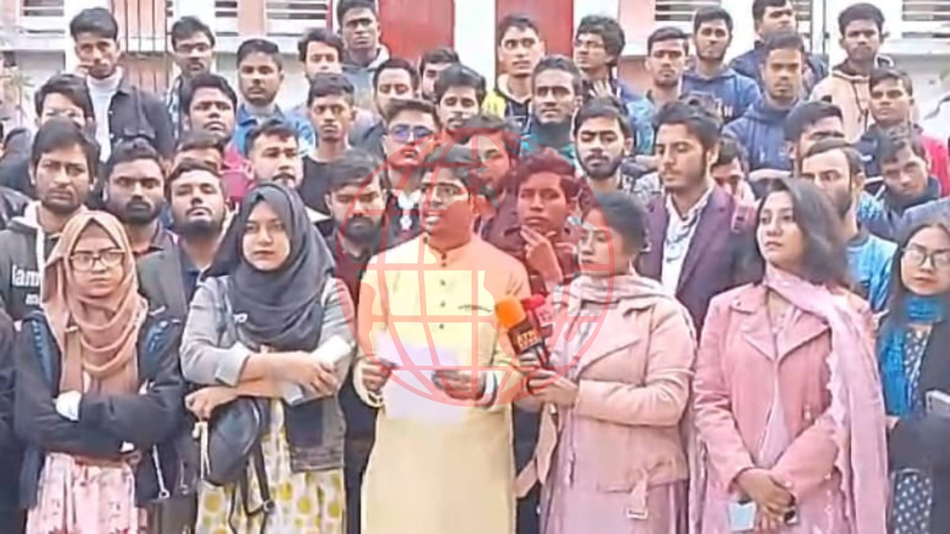 সংবাদ সম্মেলনে ৫ দফা দাবি জানিয়েছে সাত কলেজের শিক্ষার্থীরা।