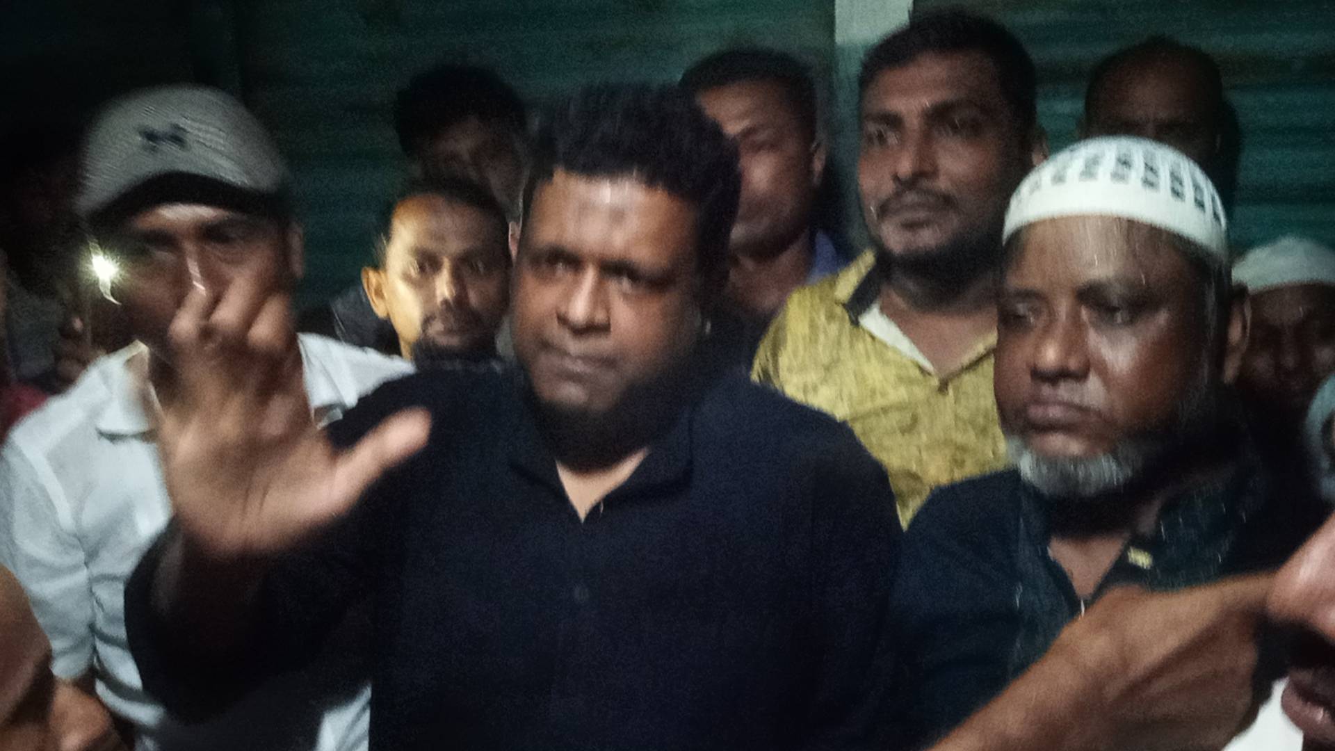 সকলে ঐক্যবদ্ধ হয়ে বন্যার্তদের পাশে দাঁড়াতে হবে : তানভীর হুদা