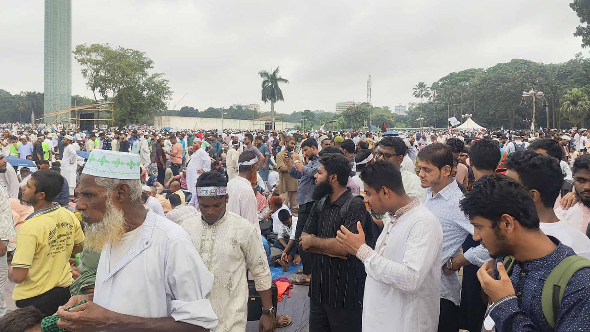 সমাবেশ শুরুর আগেই কানায় কানায় পূর্ণ সোহরাওয়ার্দী উদ্যান